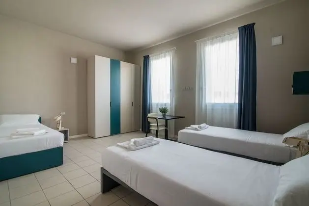 Üç Kişilik Oda, 3 Tek Kişilik Yatak, Sigara İçilmez