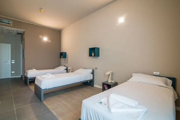 Üç Kişilik Oda, 3 Tek Kişilik Yatak, Sigara İçilmez