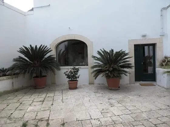 Tek Büyük veya İki Ayrı Yataklı Oda, Veranda, Zemin Kat