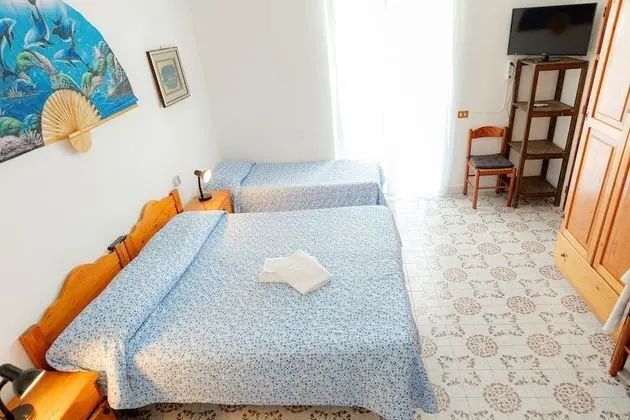 Standard Üç Kişilik Oda (Fan)