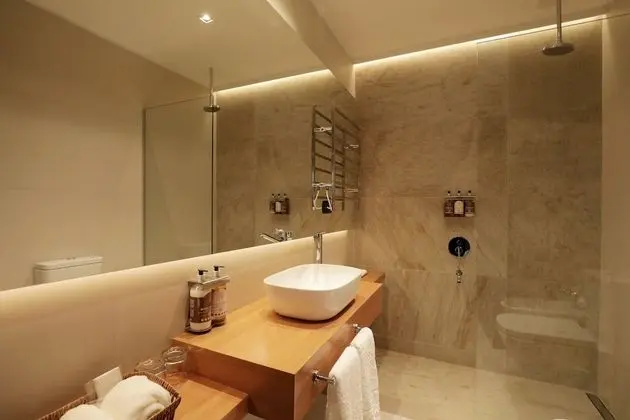 Luxury Oda