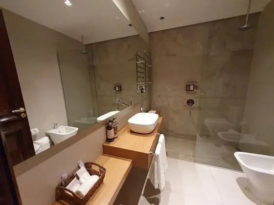 Luxury Oda