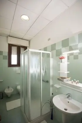 Üç Kişilik Oda