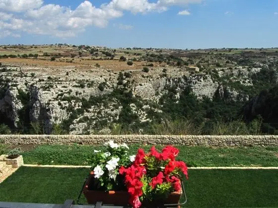 Economy Tek Büyük veya İki Ayrı Yataklı Oda