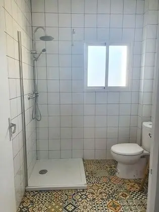 Tek Büyük Yataklı Oda, Ortak Banyo