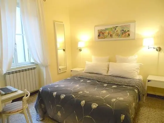 Büyük Yataklı Tek Kişilik Oda