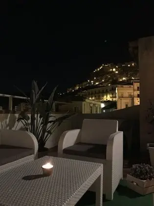 Deluxe Dört Kişilik Oda, 1 Yatak Odası, Teras, Şehir Manzaralı