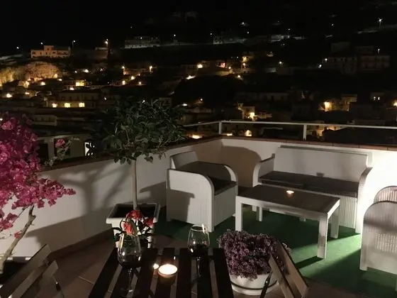 Deluxe Dört Kişilik Oda, 1 Yatak Odası, Teras, Şehir Manzaralı
