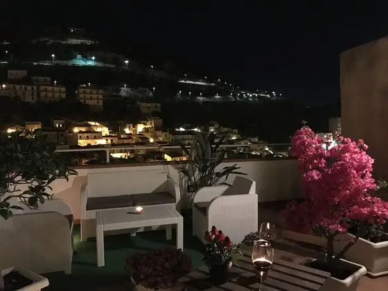 Deluxe Dört Kişilik Oda, 1 Yatak Odası, Teras, Şehir Manzaralı