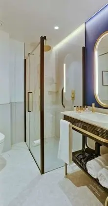 Tek Büyük Yataklı Oda, Şehir Manzaralı (Catalina)