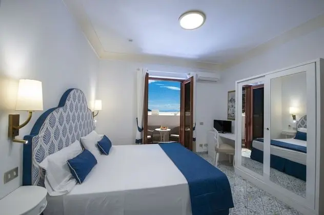 Standard Tek Büyük Yataklı Oda, Deniz Manzaralı (French Balcony)