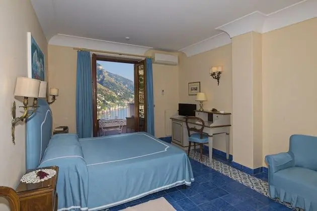 Üç Kişilik Oda, Deniz Manzaralı (French Balcony)