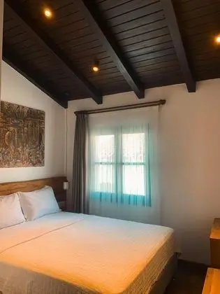 Çift Kişilik, Sokak Manzaralı