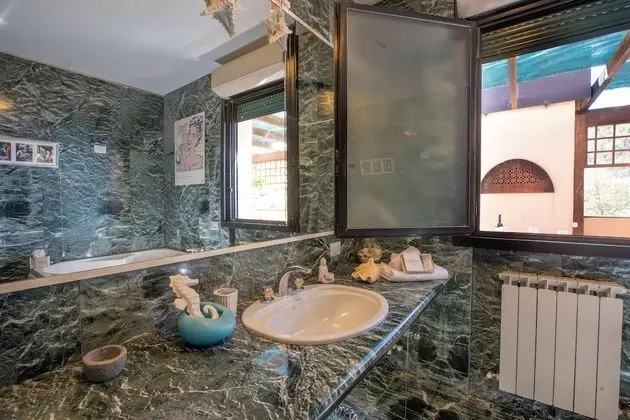 Family Apart Daire, Birden Çok Yatak, 2 Banyolu (Casa Alice with shared pool sea view)