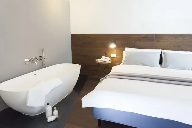 Romantic Süit, Küvet