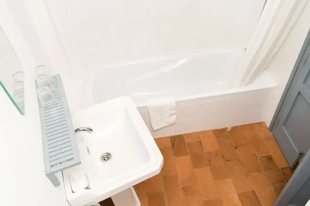 Dört Kişilik Oda (con bañera)