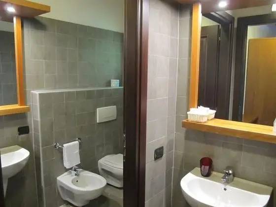 Üç Kişilik Oda