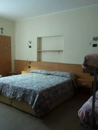 Basic Üç Kişilik Oda, Dağ Manzaralı