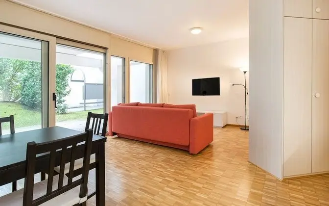 Stüdyo, Bahçe Manzaralı