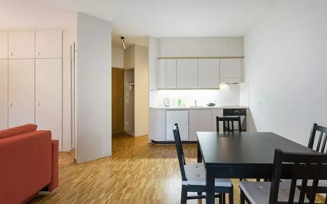 Stüdyo, Bahçe Manzaralı