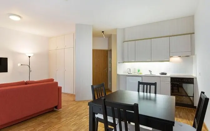 Stüdyo, Bahçe Manzaralı