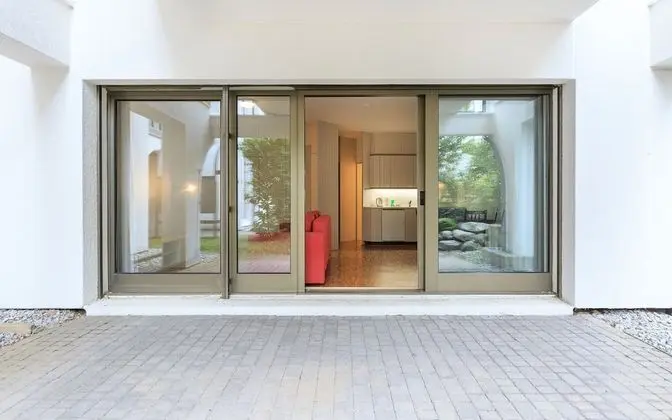 Stüdyo, Bahçe Manzaralı