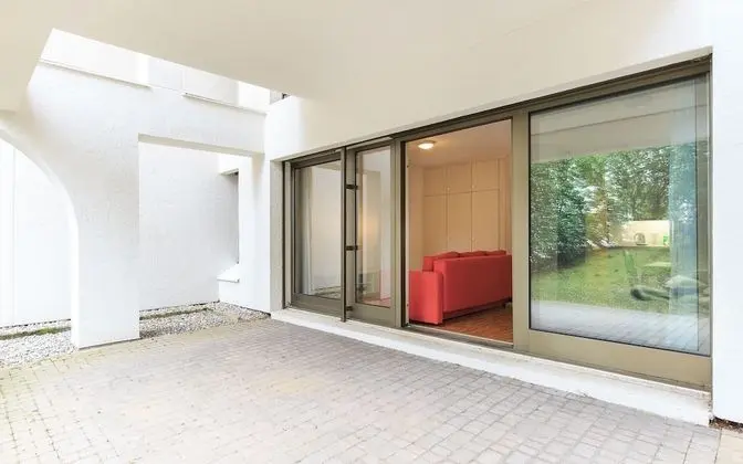 Stüdyo, Bahçe Manzaralı