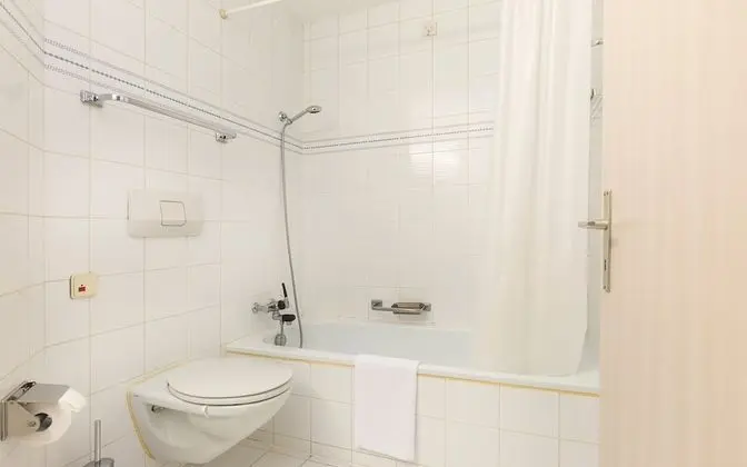 Stüdyo, Bahçe Manzaralı