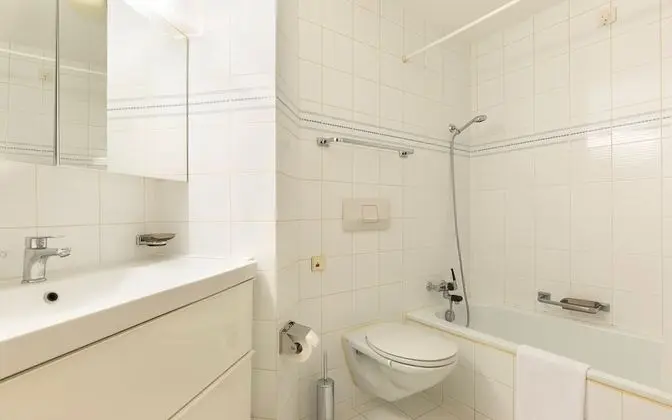 Stüdyo, Bahçe Manzaralı