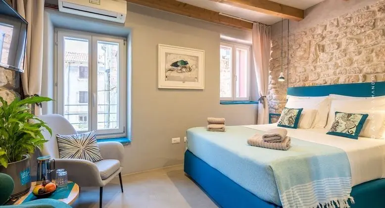 Tek Büyük Yataklı Oda (Room 0, Patio View, Ground Floor)