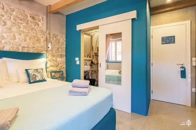 Tek Büyük Yataklı Oda (Room 0, Patio View, Ground Floor)