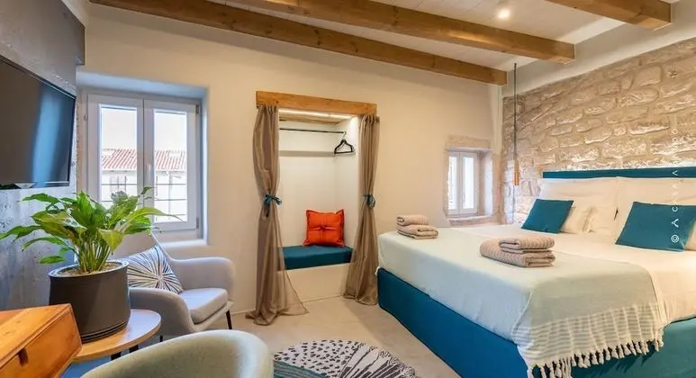 Tek Büyük Yataklı Oda (Room 1, Patio View, First Floor)