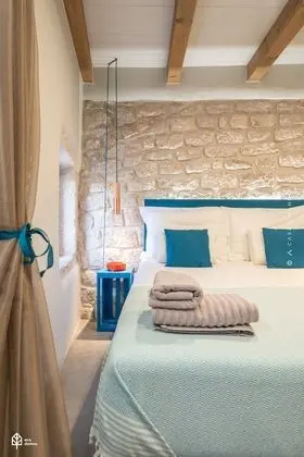 Tek Büyük Yataklı Oda (Room 1, Patio View, First Floor)