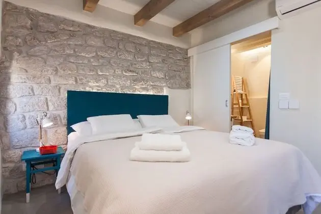 Tek Büyük Yataklı Oda (Room 1, Patio View, First Floor)