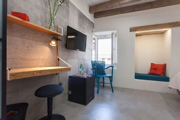 Tek Büyük Yataklı Oda (Room 1, Patio View, First Floor)