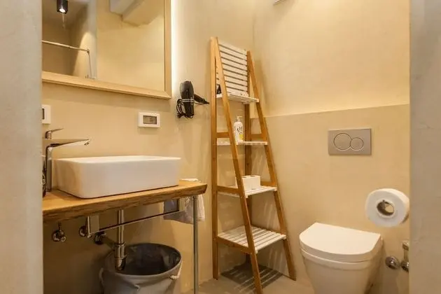 Tek Büyük Yataklı Oda (Room 1, Patio View, First Floor)