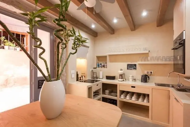 Tek Büyük Yataklı Oda (Room 1, Patio View, First Floor)