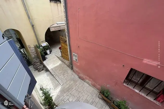 Tek Büyük Yataklı Oda (Room 2, Alley View, First Floor)