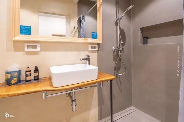 Tek Büyük Yataklı Oda (Room 2, Alley View, First Floor)