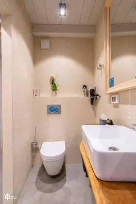 Tek Büyük Yataklı Oda (Room 2, Alley View, First Floor)