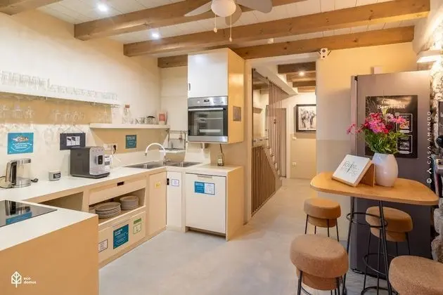 Tek Büyük Yataklı Oda (Room 2, Alley View, First Floor)