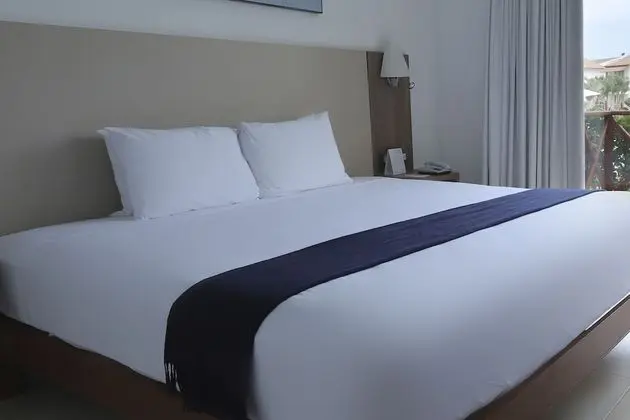 Superior Oda, 1 Büyük (Queen) Boy Yatak, Havuz Manzaralı