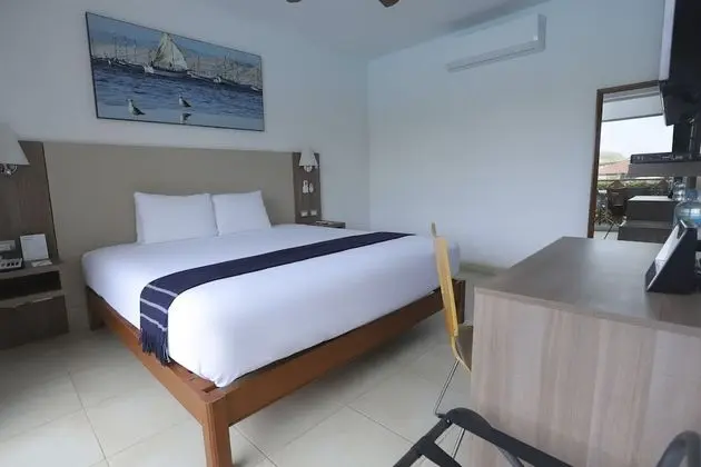 Superior Oda, 1 Büyük (Queen) Boy Yatak, Havuz Manzaralı