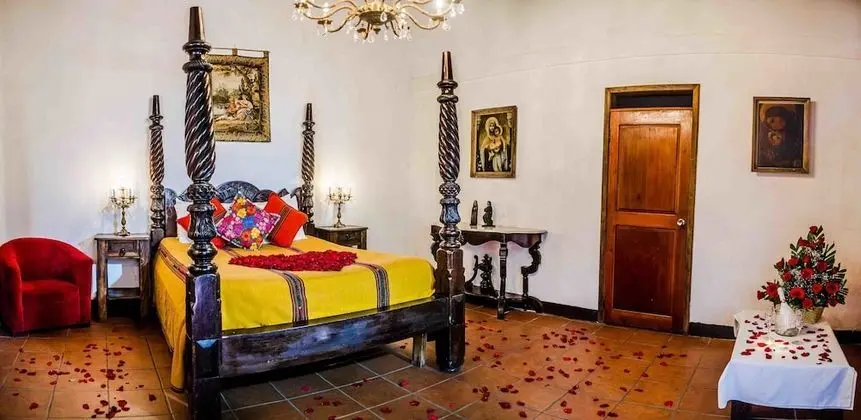 Comfort Tek Büyük Yataklı Oda, Özel Banyo, Avlu