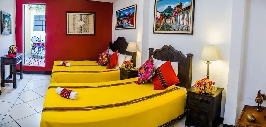Comfort Üç Kişilik Oda, Özel Banyo, Avlu