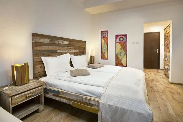 Design Tek Büyük Yataklı Oda, Dağ Manzaralı