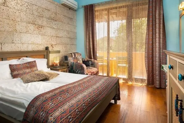 Design Tek Büyük Yataklı Oda, Dağ Manzaralı