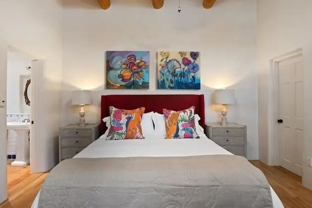 Ev (Casa Artista - A Work Of Art, One Blo)