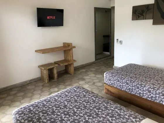 İki Ayrı Yataklı Oda, Havuz Manzaralı