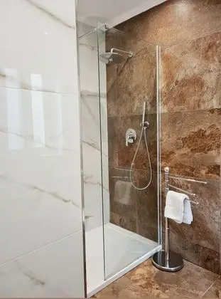 Family Oda, Banyolu/Duşlu (GUZA SUITE)